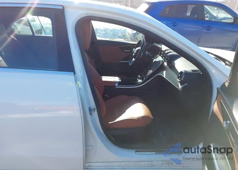 2022 Mercedes-Benz C 300 4Matic z USA, uszkodzony, nr VIN W1KAF4HB1NR034005